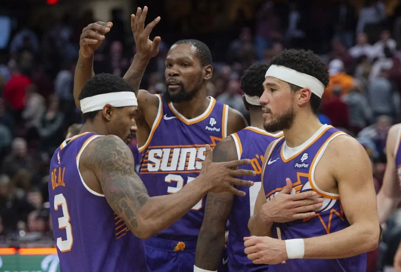 九游体育-Doinb迎来五赛季出色发挥，皇家马德里观众热烈欢呼！