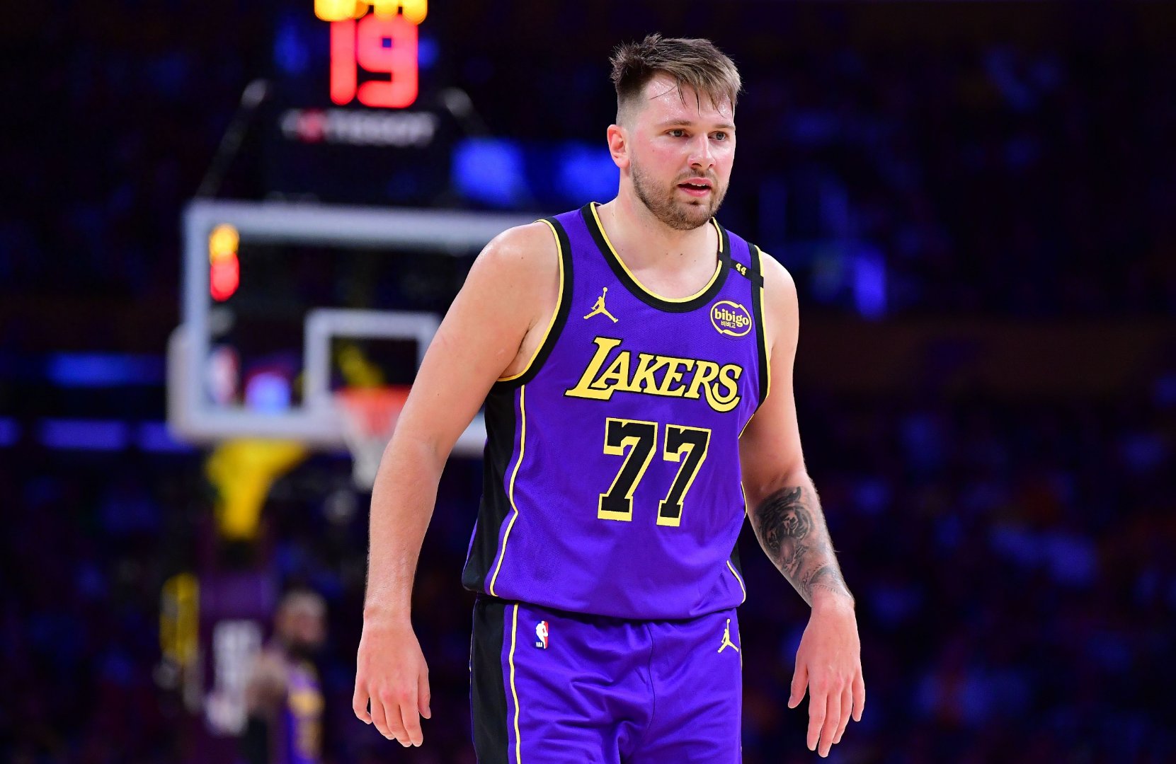 九游娱乐-包含东契奇重返赛场，比赛局势复杂首场状态出色，雄鹿观众沸腾！的词条