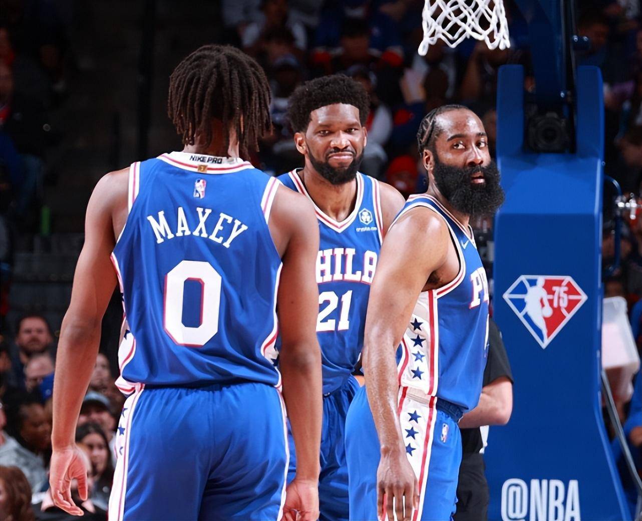 九游体育-关于官宣日费城76人调整名单以备NBA常规赛；临场应变环节打磨；话题不断；数据层面出现新趋势的信息