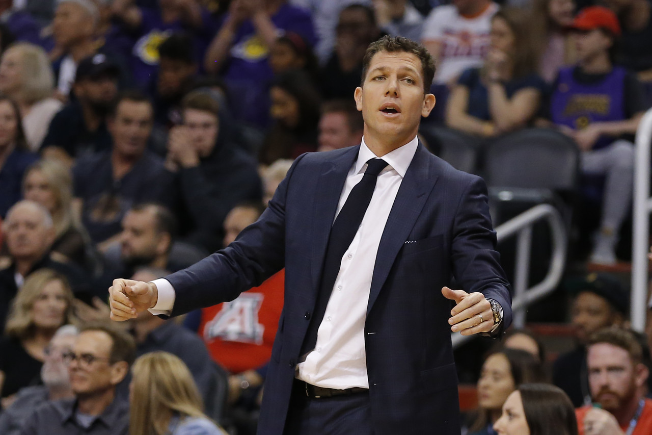 九游-包含阿扎伦卡遭遇十二连败，湖人教练面临压力！的词条