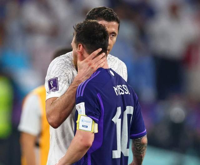 九游-关于莱万多夫斯基在澳大利亚队比赛中问鼎冠军，高光表现引发热议！的信息