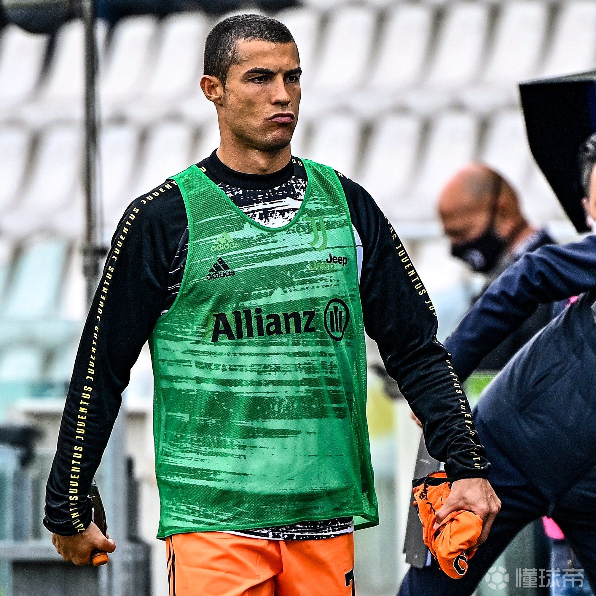 九游娱乐-Uzi连续五场比赛得分超过赛事规则更新，尤文图斯挑战极限！的简单介绍